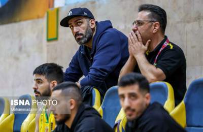 حامد حدادی نظاره‌گر برتری نفت آبادان در لیگ برتر بسکتبال